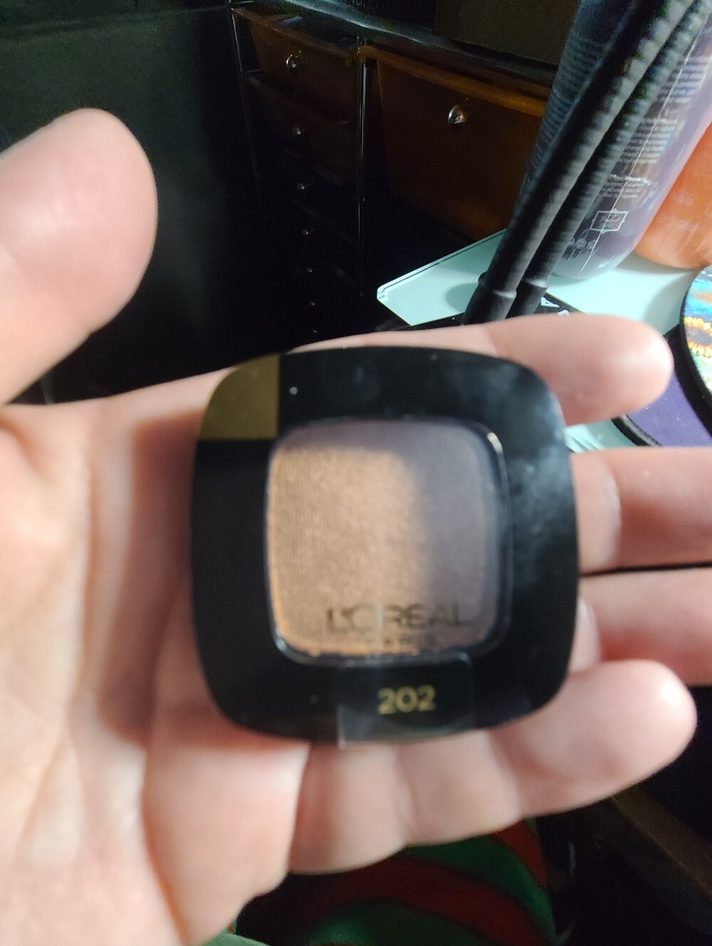 L'Oreal Single Eyeshadow 202 Champagne Rose Gold
